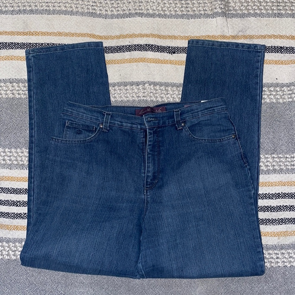 ⭐Gloria Vanderbilt jeans smoke and pet friendly